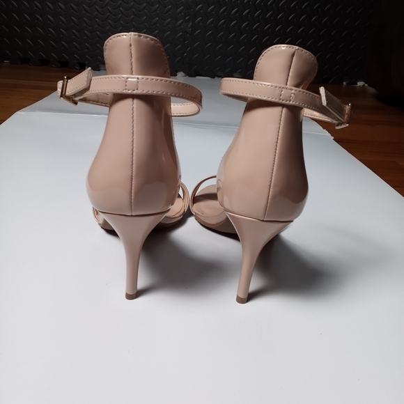 BP Luminate Ankle Strap Sandal - Picture 4 of 6